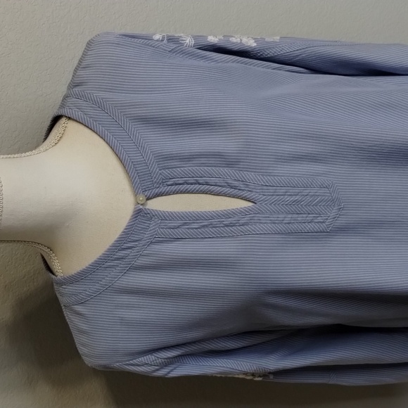 LOFT Blue/White Pin Striped Blouse Size Medium White Floral Applique on Sleeve - Picture 2 of 9